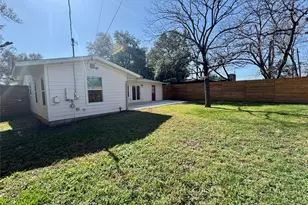 1304 Hillcrest Dr, Austin, TX 78723 - Photo 25