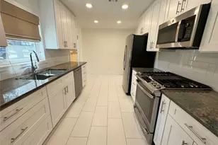 1304 Hillcrest Dr, Austin, TX 78723 - Photo 3