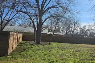 305 Lexington Rd, Elgin, TX 78621 - Photo 11