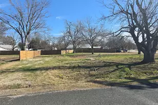 305 Lexington Rd, Elgin, TX 78621 - Photo 13