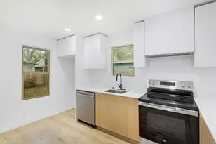 2404 Santa Rita St, Austin, TX 78702 - Photo 11