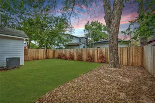 2404 Santa Rita St, Austin, TX 78702 - Photo 21