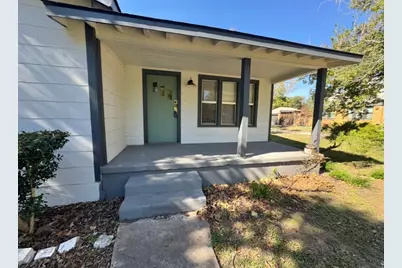 110 E 8th Street, Elgin, TX 78621 - Photo 3