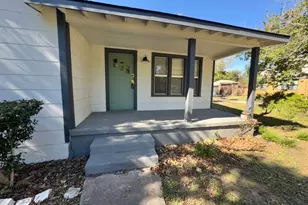 110 E 8th St, Elgin, TX 78621 - Photo 3