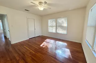 110 E 8th St, Elgin, TX 78621 - Photo 11