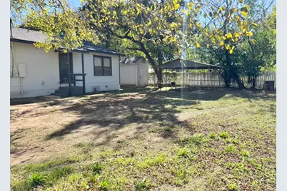 110 E 8th Street, Elgin, TX 78621 - Photo 17