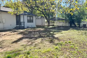 110 E 8th St, Elgin, TX 78621 - Photo 17