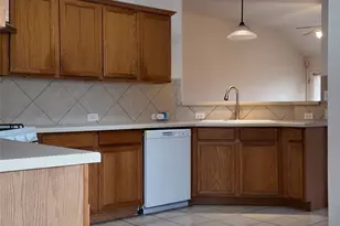 100 Maplewood S, Kyle, TX 78640 - Photo 9