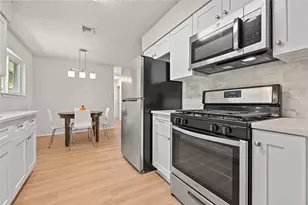 8204 Kellog Ct, Austin, TX 78745 - Photo 9