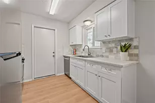 8204 Kellog Ct, Austin, TX 78745 - Photo 11