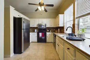 914 W 26th St, Austin, TX 78705 - Photo 5
