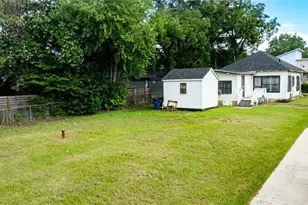 1909 E 14th St, Austin, TX 78702 - Photo 5