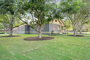 608 Cibilo St, Lockhart, TX 78644 - Photo 5