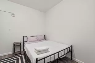 911 W 22nd St, Austin, TX 78705 - Photo 7