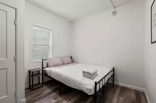 911 W 22nd St, Austin, TX 78705 - Photo 17