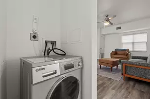 911 W 22nd St, Austin, TX 78705 - Photo 21