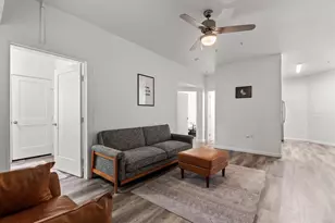 911 W 22nd St, Austin, TX 78705 - Photo 9