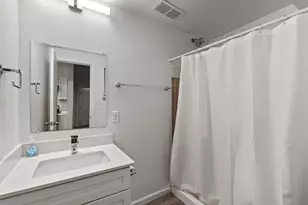 911 W 22nd St, Austin, TX 78705 - Photo 13