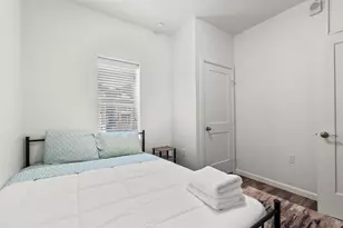 911 W 22nd St, Austin, TX 78705 - Photo 11