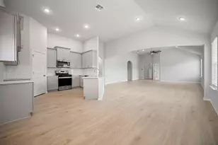 365 Pale Horse Bnd, Buda, TX 78610 - Photo 3