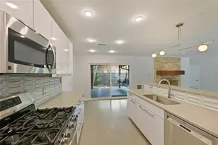 2500 Candlewood Ct, Austin, TX 78741 - Photo 9