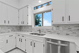 3 Heritage Oaks Dr, Austin, TX 78737 - Photo 15