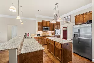 208 Terry Meadow Ln, Jarrell, TX 76537 - Photo 15