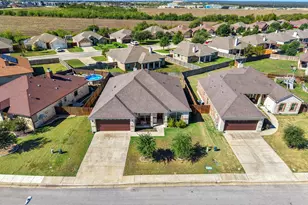 208 Terry Meadow Ln, Jarrell, TX 76537 - Photo 33