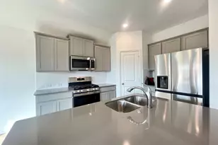 215 Magione Circle, Hutto, TX 78634 - Photo 9