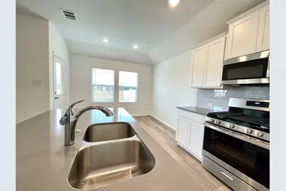 215 Magione Circle, Hutto, TX 78634 - Photo 11