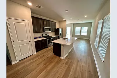 912 Main Street, Hutto, TX 78634 - Photo 7