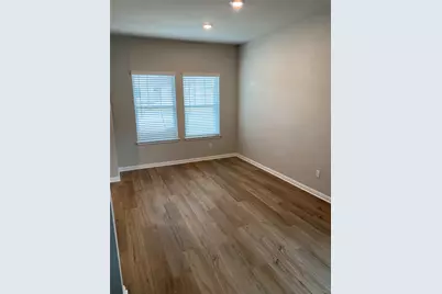 912 Main Street, Hutto, TX 78634 - Photo 17
