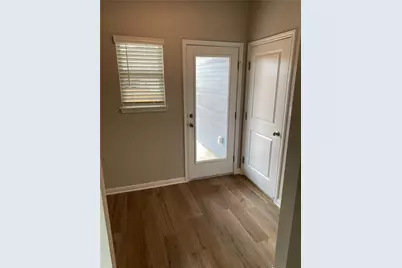 912 Main Street, Hutto, TX 78634 - Photo 15