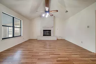 208 Edgewood Dr, Fredericksburg, TX 78624 - Photo 3