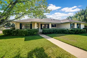 208 Edgewood Dr, Fredericksburg, TX 78624 - Photo 1