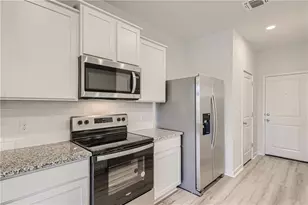 605 W South St, Leander, TX 78641 - Photo 9