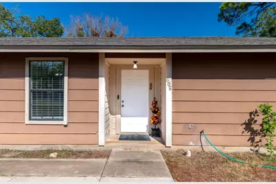 606 E E 2nd Street, Elgin, TX 78621 - Photo 3