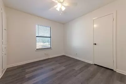 606 E E 2nd Street, Elgin, TX 78621 - Photo 13