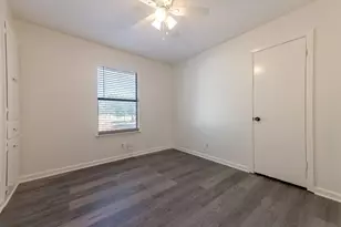 606 E E 2nd St, Elgin, TX 78621 - Photo 13