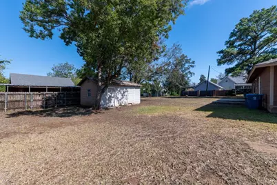 606 E E 2nd Street, Elgin, TX 78621 - Photo 19