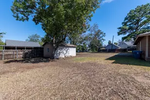 606 E E 2nd St, Elgin, TX 78621 - Photo 19