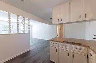 606 E E 2nd St, Elgin, TX 78621 - Photo 9