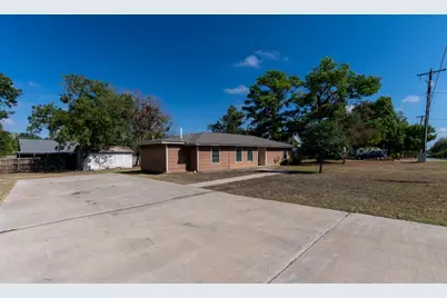 606 E E 2nd Street, Elgin, TX 78621 - Photo 17