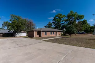 606 E E 2nd St, Elgin, TX 78621 - Photo 17