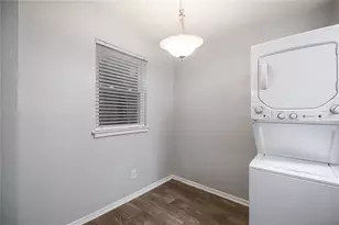 2401 Manor Rd, Austin, TX 78722 - Photo 9