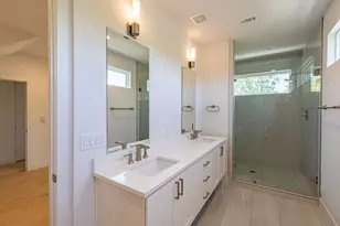 1902 S L Davis Ave, Austin, TX 78702 - Photo 17