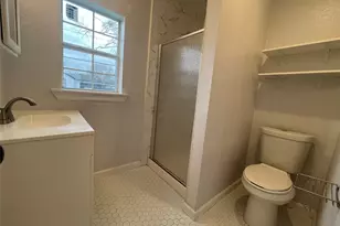 711 N Grimes St, Giddings, TX 78942 - Photo 11