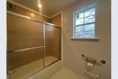 711 N Grimes Street, Giddings, TX 78942 - Photo 13