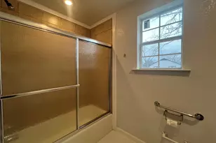 711 N Grimes St, Giddings, TX 78942 - Photo 13