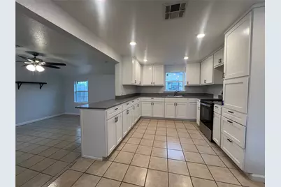 711 N Grimes Street, Giddings, TX 78942 - Photo 5